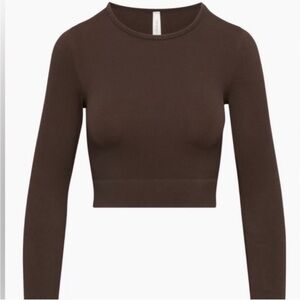 Aritzia Babaton Encounter Ribbed Long Sleeve Cropped Top